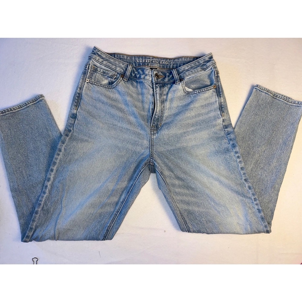 American Eagle Mom Jeans Light Wash High Waisted Denim Size 8 Regular